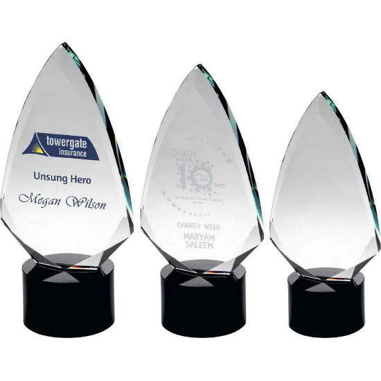 CLEAR GLASS ARROWHEAD (20mm THICK) ON ROUND BLACK BASE