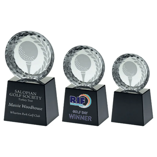 CLEAR GLASS GOLF CIRCLE WITH IMAGE ON BLACK PLINTH