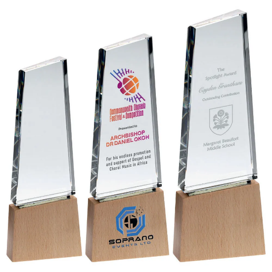 CLEAR GLASS BLOCK ON LIGHT WOOD BASE WITH COLOUR FLASH (32mm THICK)